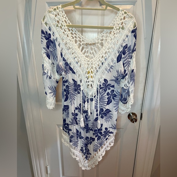 Crocheted cover up - Picture 3 of 5